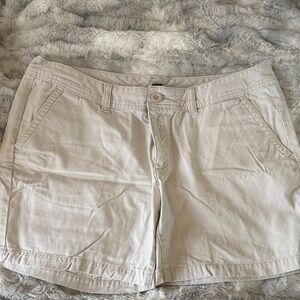 Eddie Bauer Light Cream Casual Women's Shorts